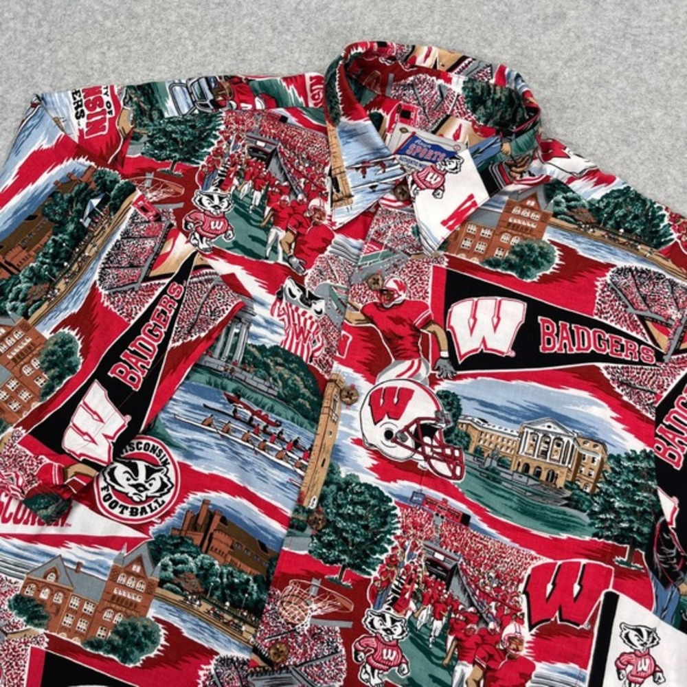 Reyn Spooner Sports Wisconsin Badgers Shirt Mens M Hawaiian Aloha Rayon Campus